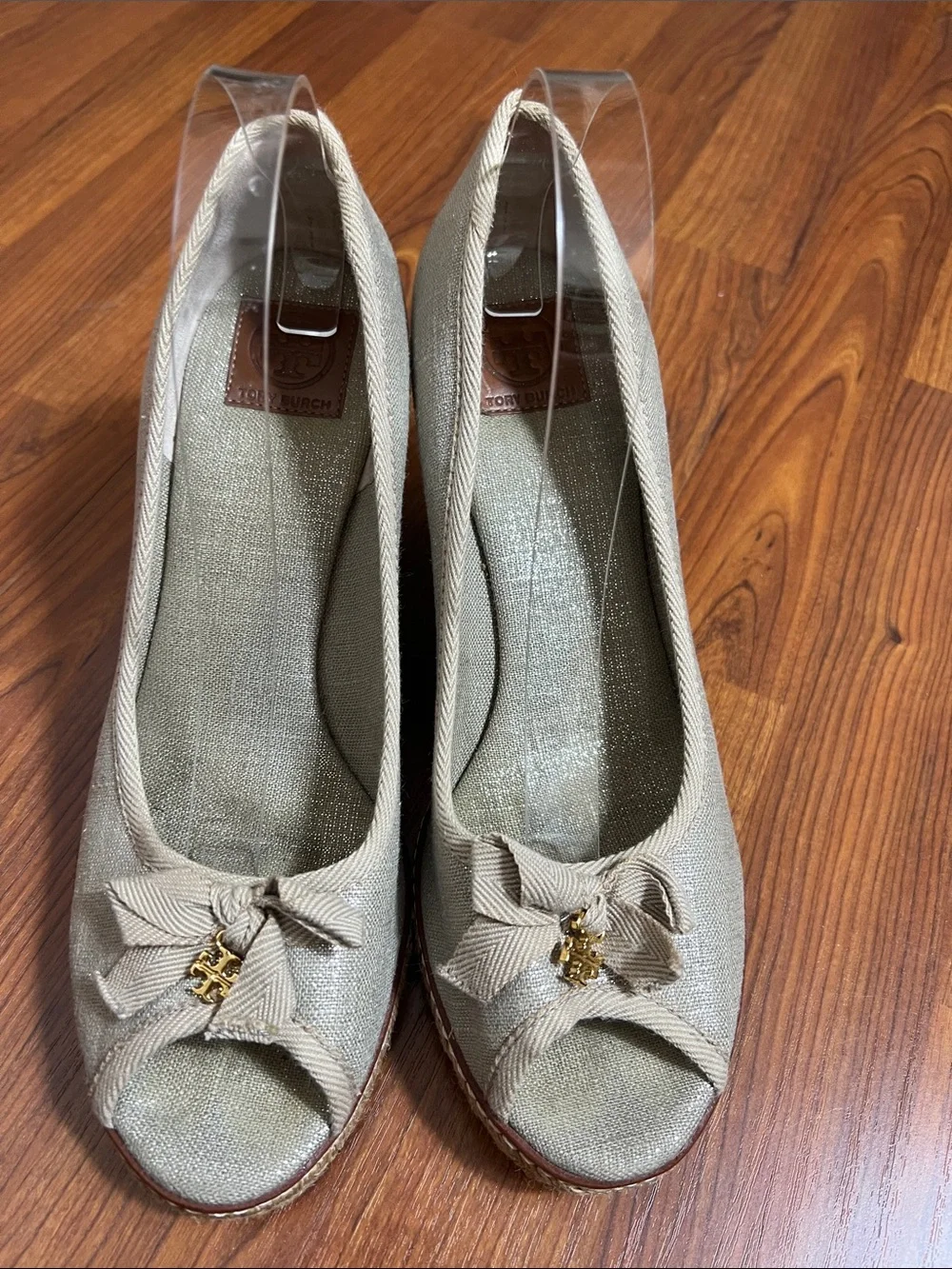 Tory Burch Sz 10.5 M Jackie Wedges Metallic Shimmer Bow Accent Tan/Taupe